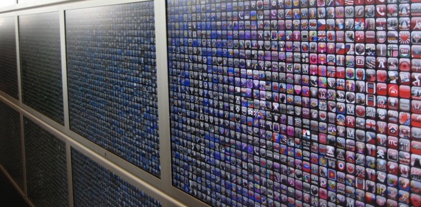 video-app-wall-apple-0