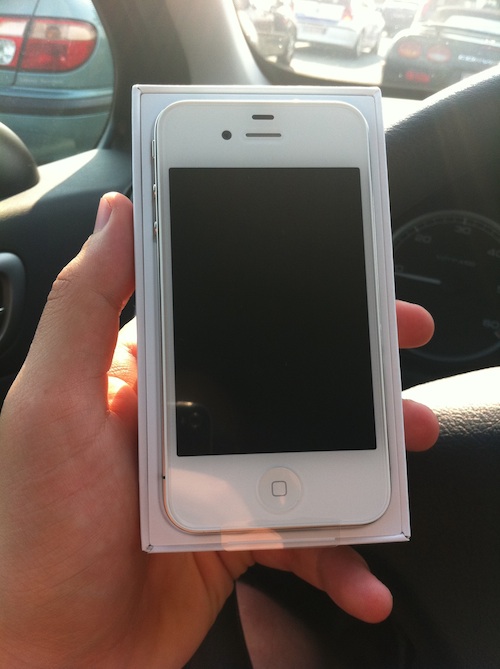 white_iphone_4_be_sold_1