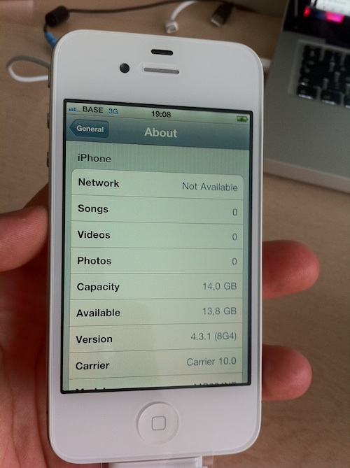 white_iphone_4_be_sold_4
