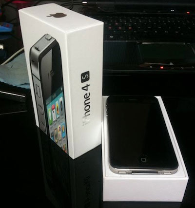 iphone4s_deliveries_start_arriving_early_1