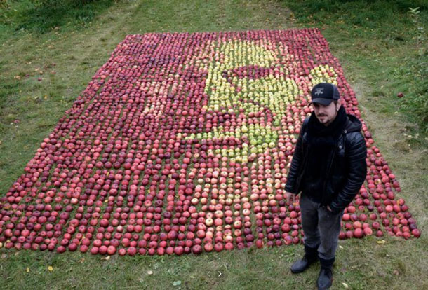 sj_portrait_made_3500_apples_2