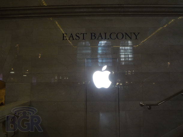 gct_packed_apple_retail_store_opening_5
