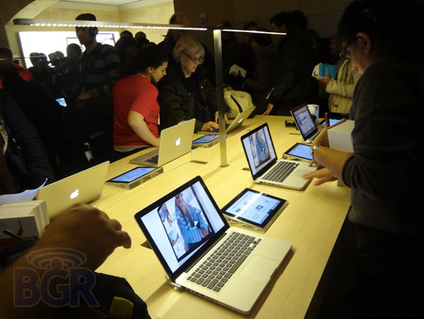 gct_packed_apple_retail_store_opening_6