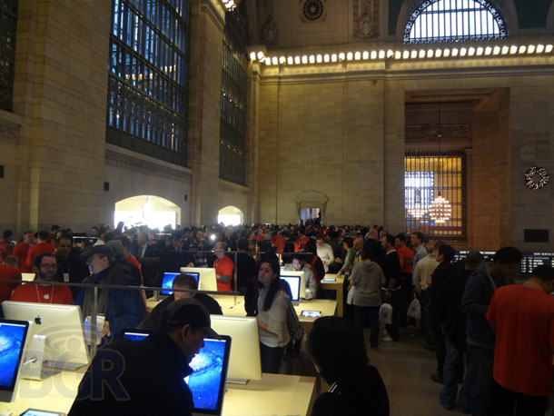 gct_packed_apple_retail_store_opening_7