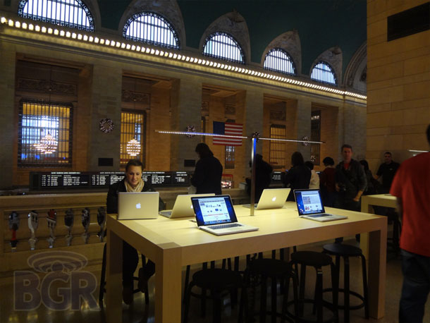 gct_packed_apple_retail_store_opening_8