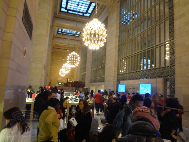 gct_packed_apple_retail_store_opening_9
