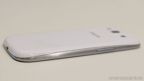 samsung_announces_galaxy_iii_biggest_iphone_competitor_date_2