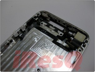 heres-what-the-iphone-5-looks-like-with-some-of-its-parts-assembled_1