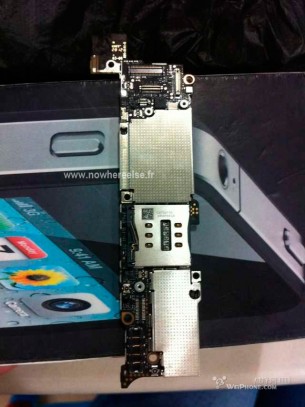 leaked-photos-of-the-iphone-5-logic-board_2