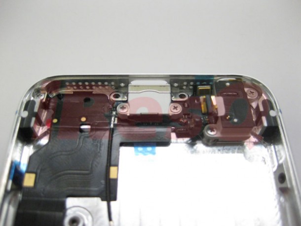 next-generation-iphone-dockheadphone-jack-assembly-paired-with-rear-shell_2