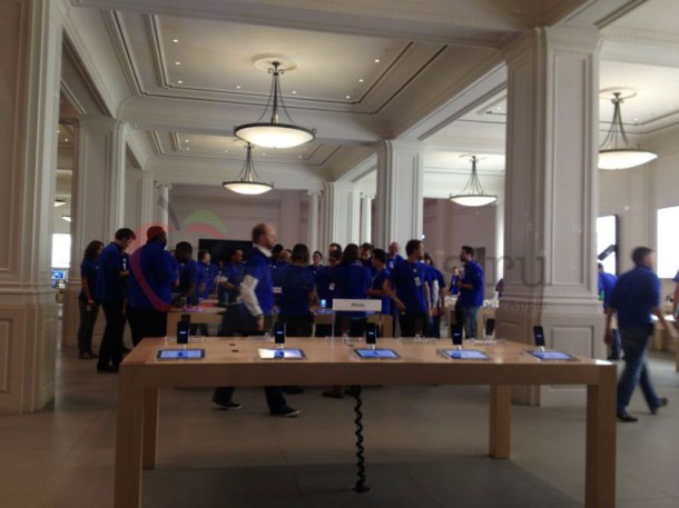 apple_store_amsterdam_iphone5_18