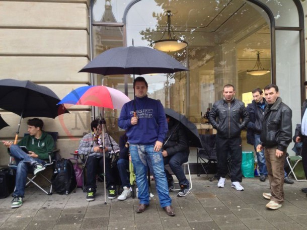 apple_store_amsterdam_iphone5_2