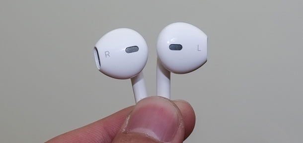 apples-new-dock-connector-is-called-lightning-earpod-headphones-loop-ipod-touch-accessories_2