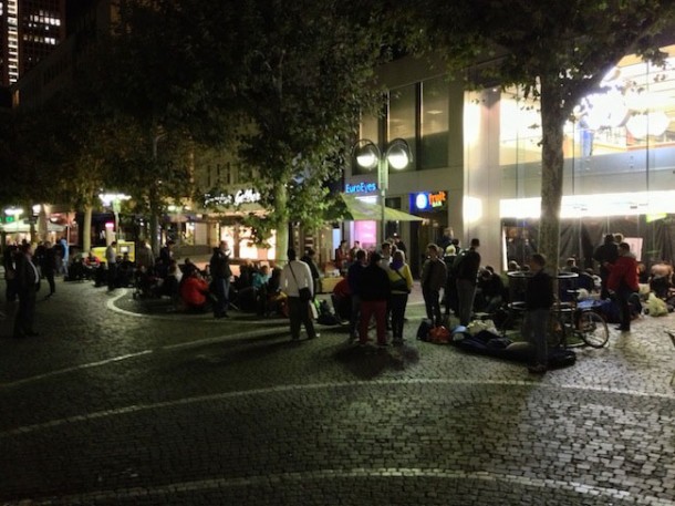 iphone-5-sales-begin-rolling-across-the-globe_8