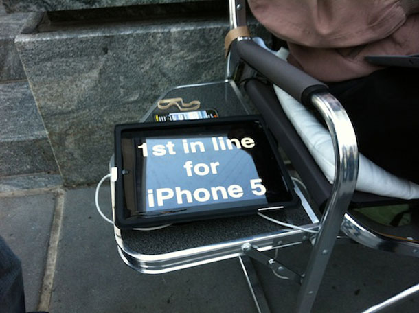 lines-begin-at-apples-fifth-avenue-retail-store-for-fridays-launch-of-iphone-5-photo_3