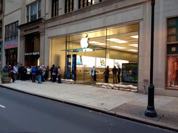 east-coast-apple-stores-prepare-for-hurricane-sandy-cover-devices-in-plastic_2