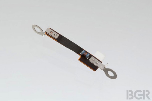 multi-colored-sim-trays-allegedly-for-iphone-5s-may-signal-more-color-options-5