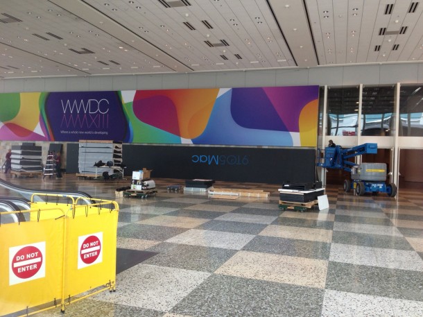 apple-starts-decorating-moscone-west-with-wwdc-2013-banners-4