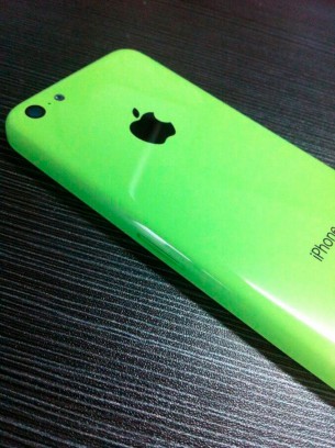photos-picture-plastic-iphone-shell-next-to-iphone-5-2