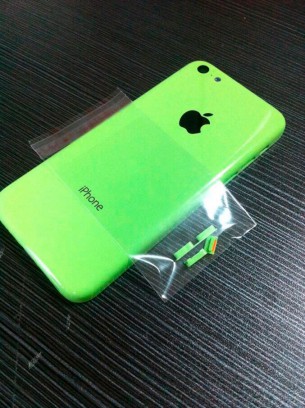 photos-picture-plastic-iphone-shell-next-to-iphone-5-3