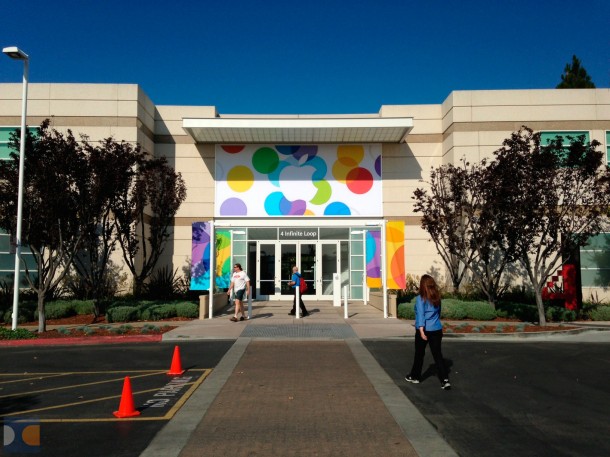 apples-campus-decorated-for-tomorrows-media-event-with-new-banners-2