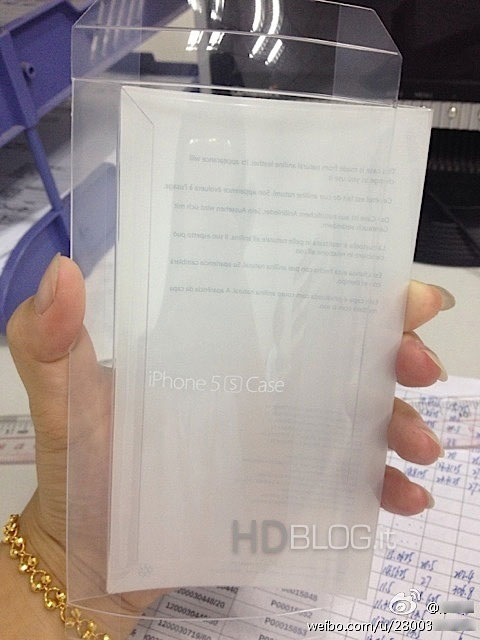 photos-of-alleged-packaging-for-official-apple-iphone-5s-leather-case-surface-2