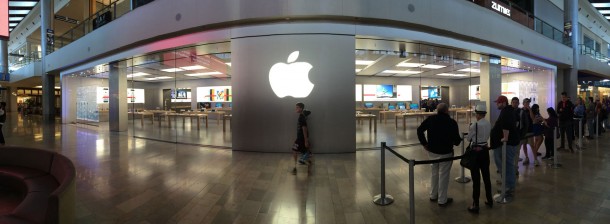 apple-stores-to-celebrate-holidays-with-spectacular-front-window-display-2