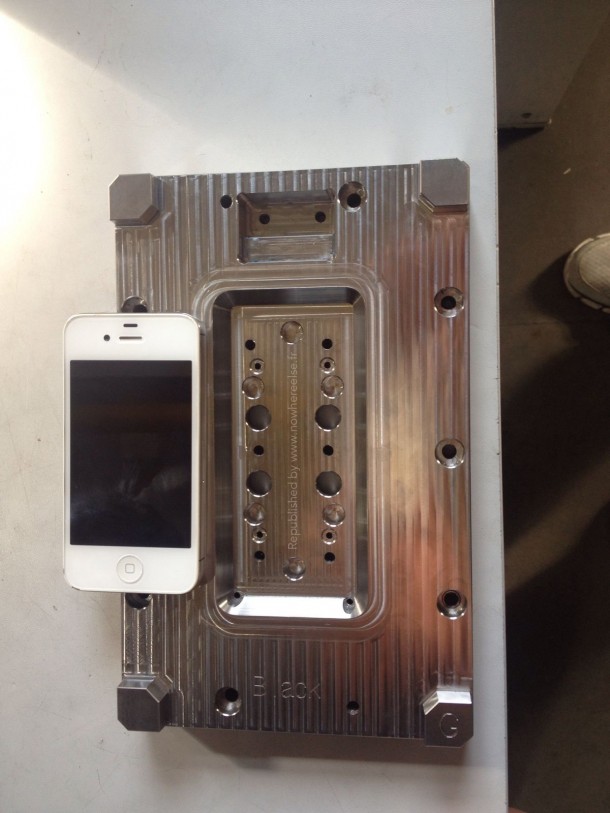 new-photograph-of-purported-iphone-6-tooling-suggests-device-with-47-display-1