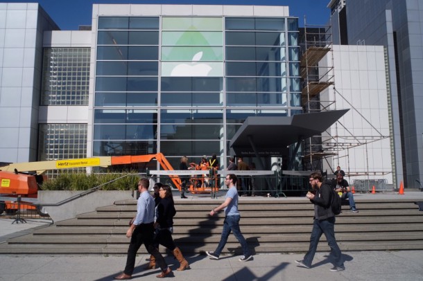 apple-begins-decorating-yerba-buena-center-spring-forward-event-2