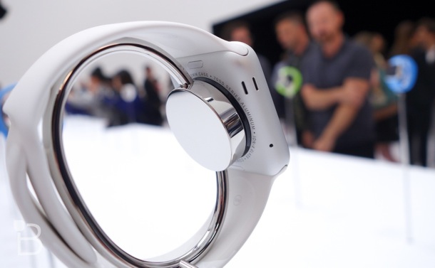 apple-watch-8gb-storage-replaceable-battery-water-resistance-1