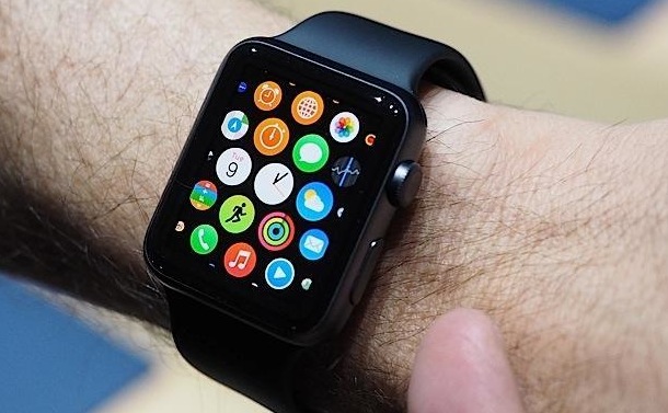 apple-watch-8gb-storage-replaceable-battery-water-resistance-2