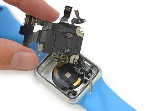 apple-watch-gets-teardown-treatment-unannounced-data-port-discovered-3