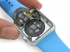 apple-watch-gets-teardown-treatment-unannounced-data-port-discovered-4