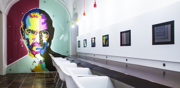 in-der-tschechischen-hauptstadt-eroeffnete-museum-apple-0