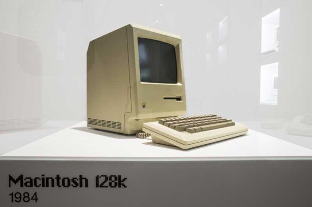 in-der-tschechischen-hauptstadt-eroeffnete-museum-apple-2