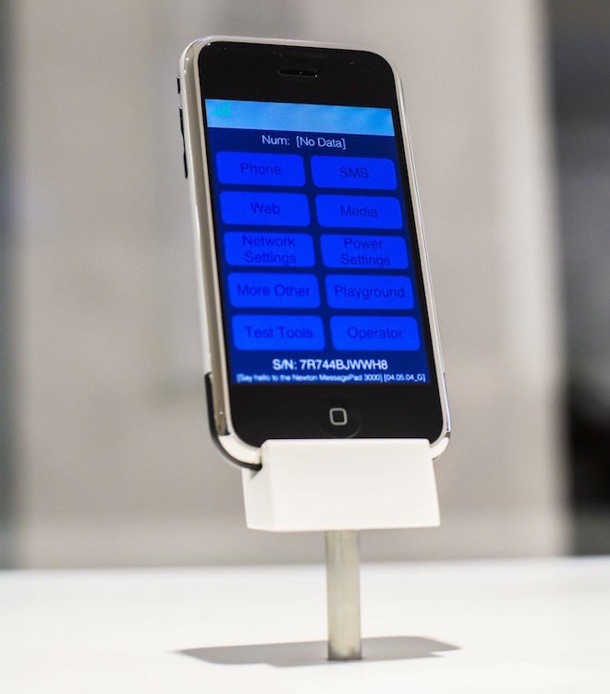 in-der-tschechischen-hauptstadt-eroeffnete-museum-apple-4