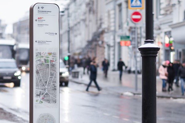 v-tsentre-moskvyi-poyavilis-pervyie-navigatsionnyie-stelyi-s-wi-fi-3