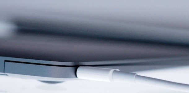 apple-initiates-replacement-program-for-macbook-usb-c-cables-0