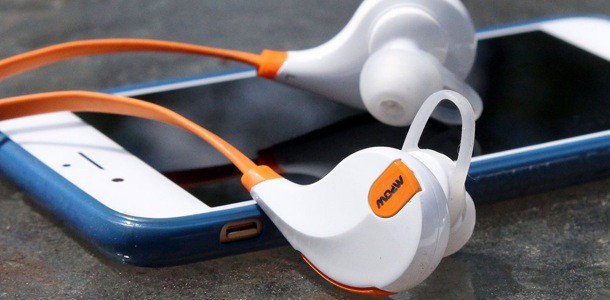 iphone-7-lightning-headphones-noise-canceling-0