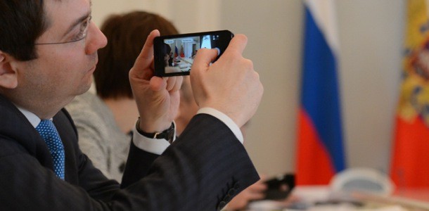 chinovnikam-s-dostupom-k-gostayne-zapretyat-ispolzovanie-gmail-i-iphone-0