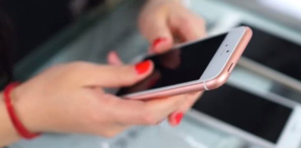 this-new-iphone-is-fake-iphone-se-0