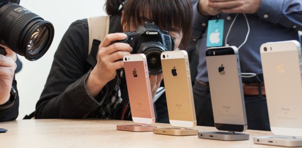 apple-faces-constrained-iphone-se-supply-on-surprise-demand-0