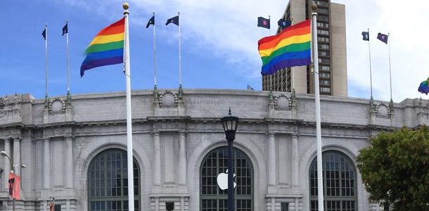 wwdc-2016-decorations-going-up-0