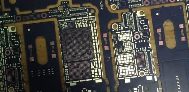 iphone-7-bare-logic-board-0