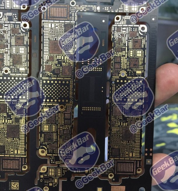 iphone-7-bare-logic-board-3