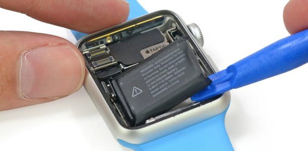 photo-hints-at-bigger-334mah-battery-in-second-gen-apple-watch-0