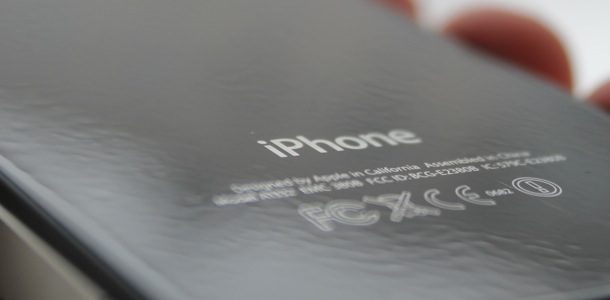 2017-iphones-glass-casing-stainless-steel-edges-0