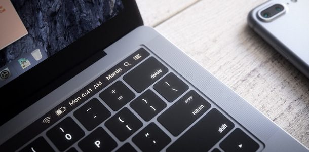 apple-planning-to-launch-new-macbook-pro-with-oled-touch-bar-in-late-october-0