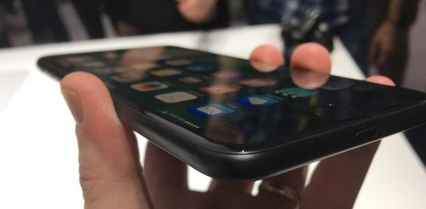 iphone-7-plus-numbers-jet-black-not-enough-combat-slowing-shipments-0