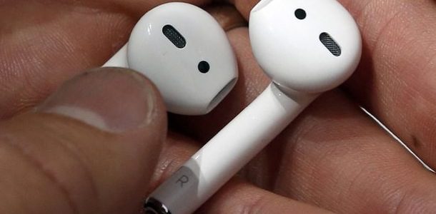 czech-apple-authorized-reseller-expects-airpods-to-be-available-in-december-0